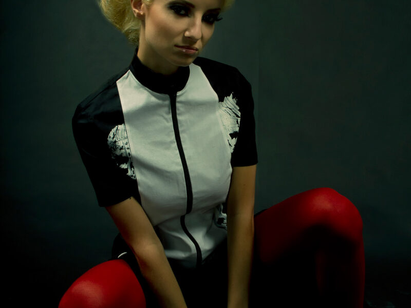Izvedba photoshootinga Passion Noir v sodelovanju z frizerjem Simonom Volčičem
