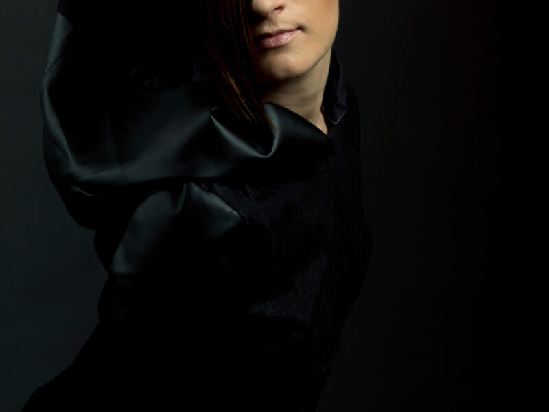 Izvedba photoshootinga Passion Noir v sodelovanju z frizerjem Simonom Volčičem
